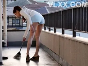 Nuôi dưỡng cháu gái dễ thương chỉ để địt