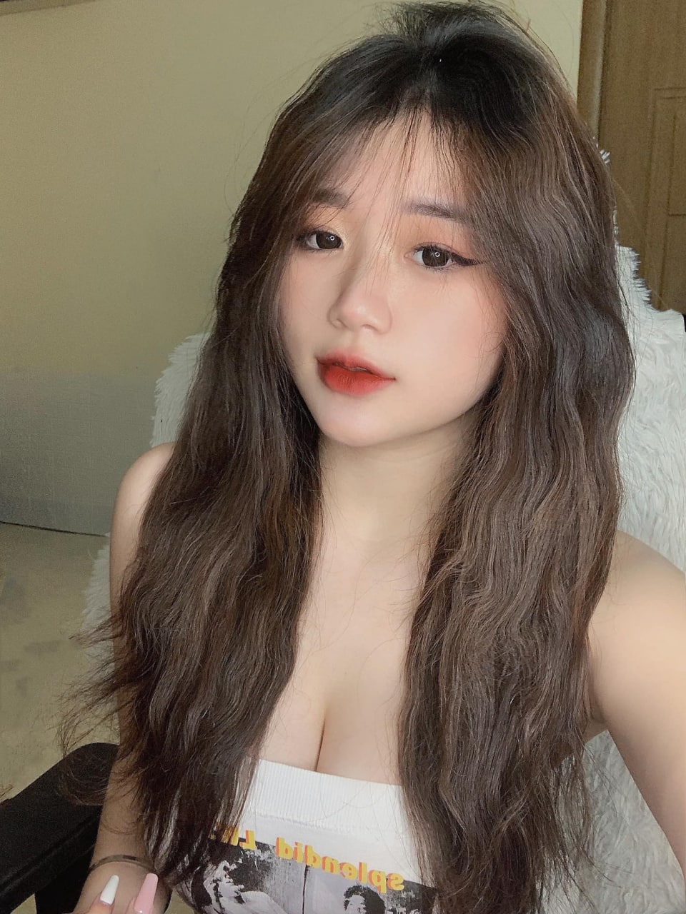 đang chill trong phòng tắm cũng không yên với nhỏ em kế